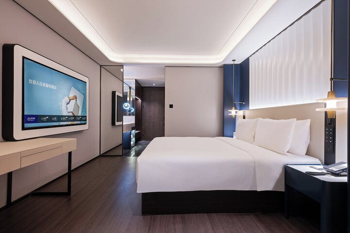 Room 14 of 32