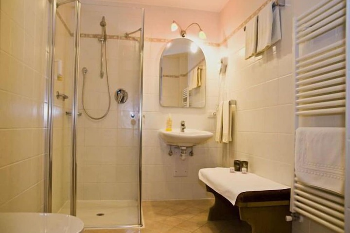 Room 14 of 32