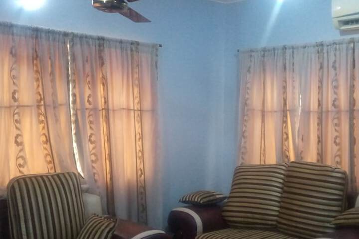Room 5 of 8