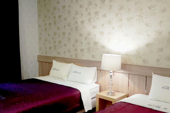 Room 15 of 18