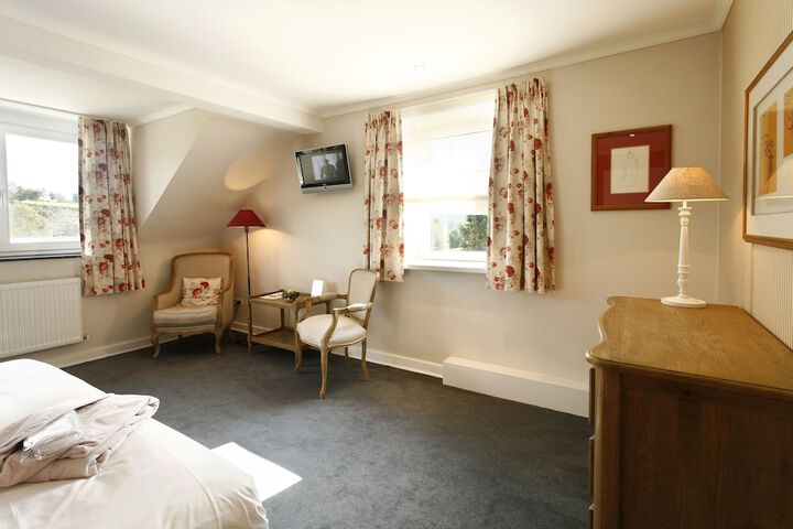 Room 9 of 28