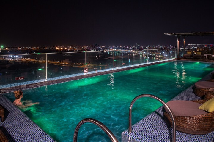 Hotel with Pool
