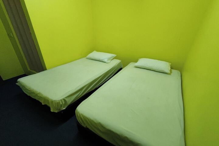 Room 8 of 19