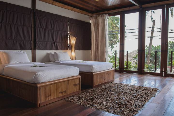 Room 7 of 100