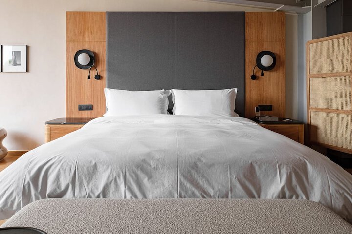 Room 32 of 98