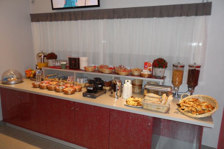 Breakfast/Coffee Service 44 of 64