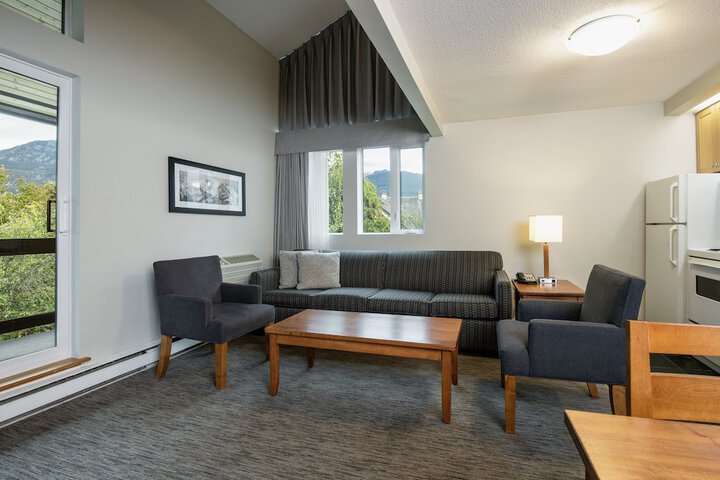 Room 18 of 74