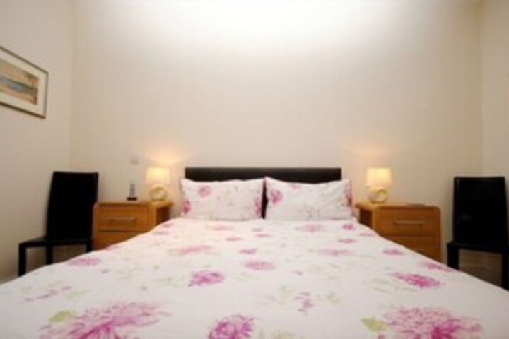 Room 27 of 28