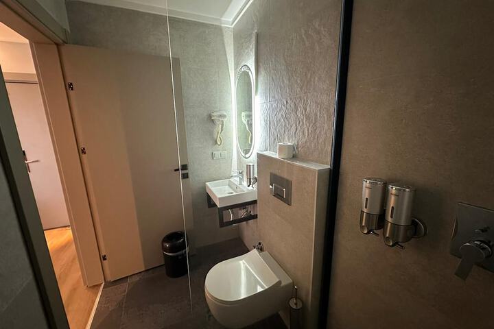 Room 175 of 222