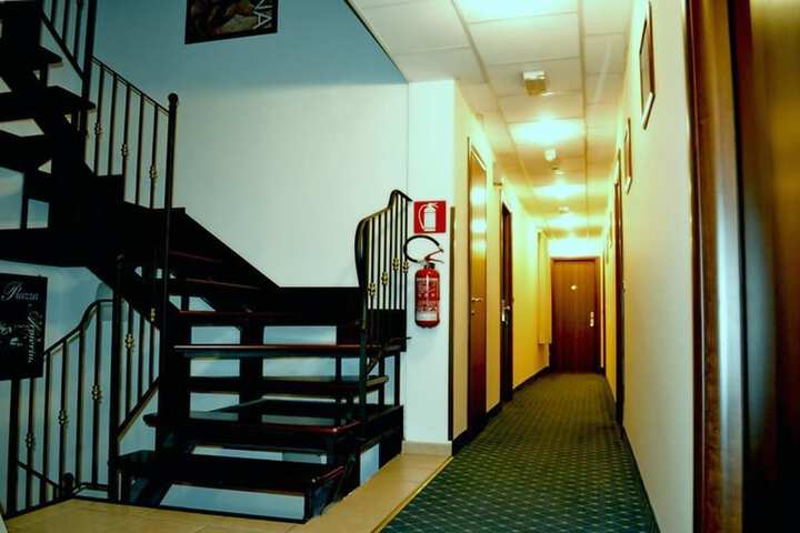 Ballroom/Hall 12 of 15