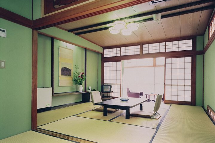 Room 5 of 14
