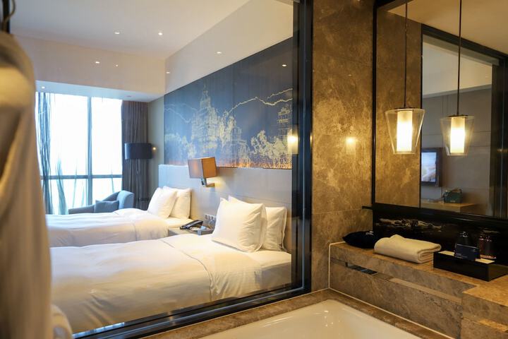 Room 25 of 42