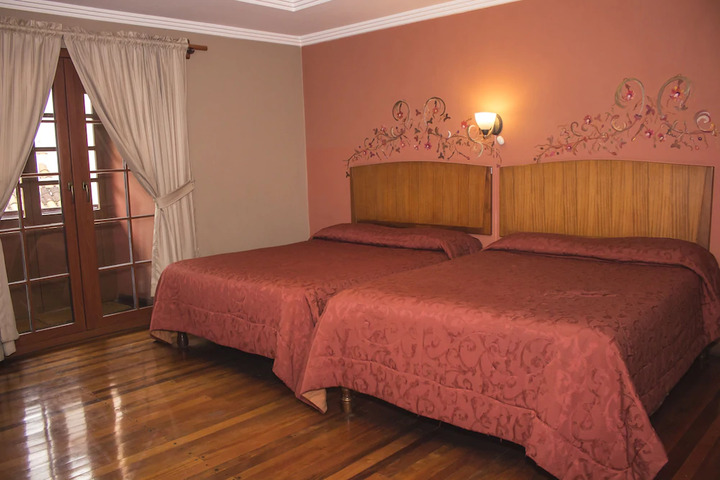 Room 2 of 8