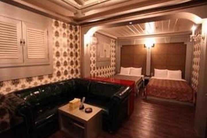 Room 3 of 5
