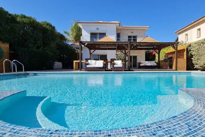 Pool 14 of 21