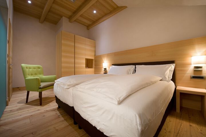 Room 5 of 112