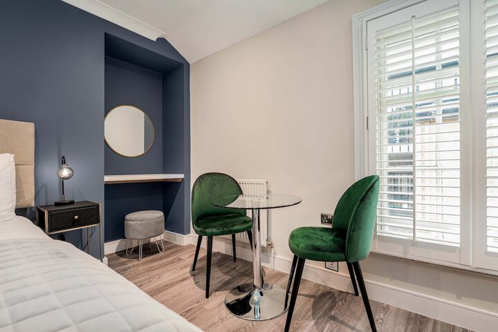 Room 10 of 35