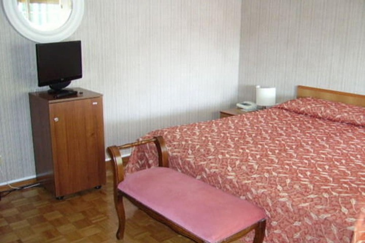 Room 9 of 47