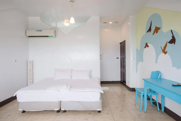 Room 4 of 12
