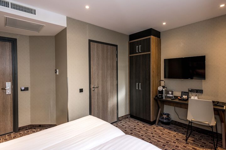Room 9 of 54