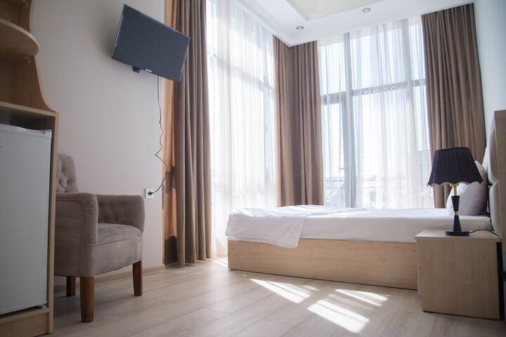 Room 28 of 47