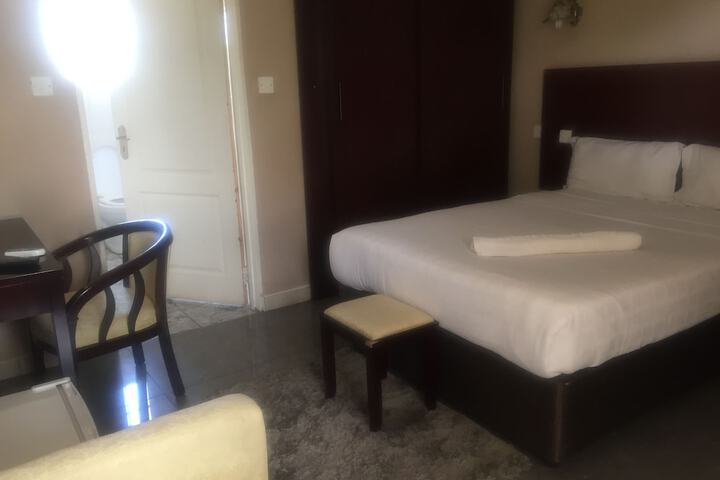 Room 14 of 83
