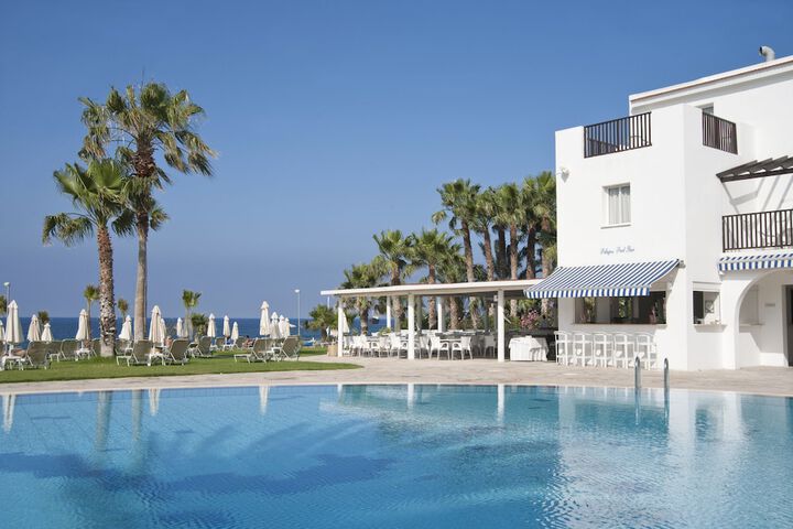 Hotel with Pool