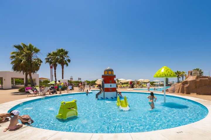 Hotel Pool