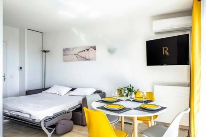 Room 4 of 20