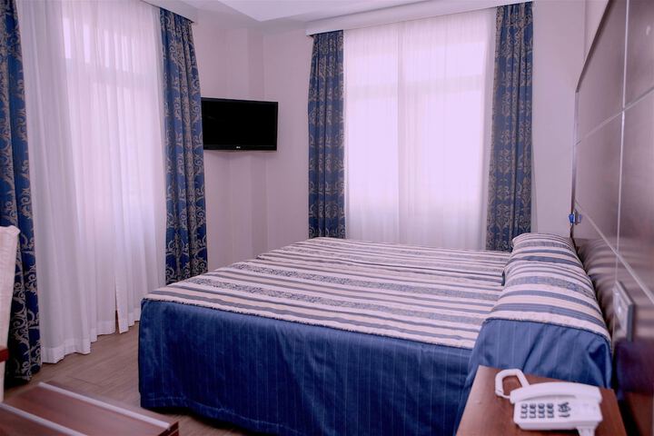 Room 13 of 71