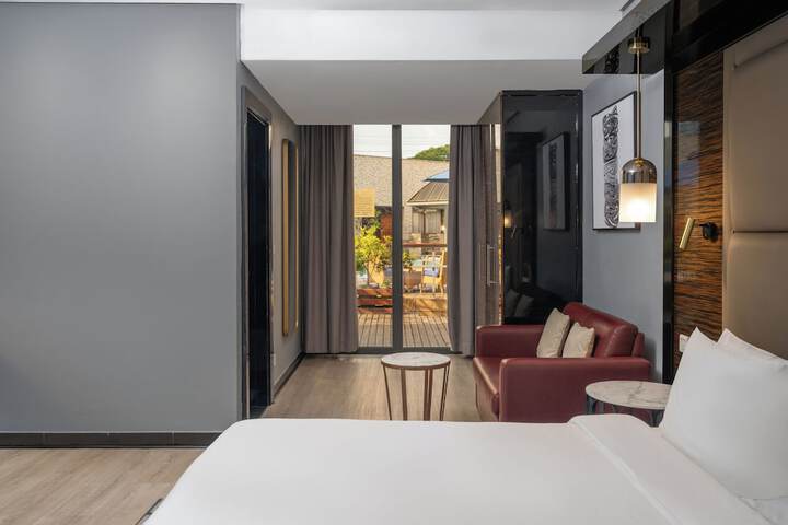Room 35 of 227