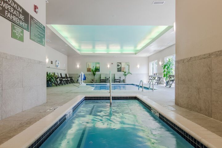 Indoor spa tub