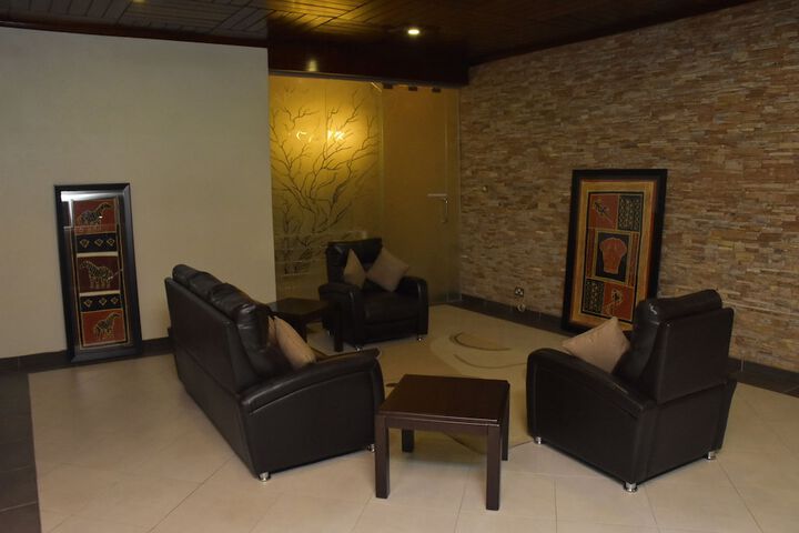 Lounge 108 of 130