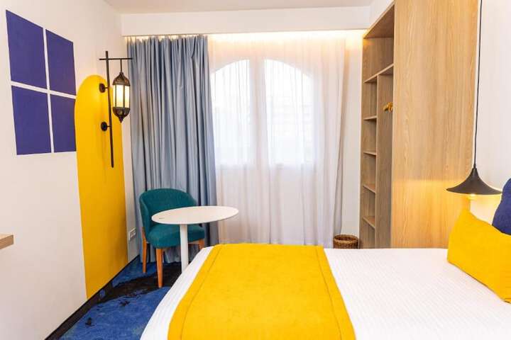 Room 28 of 103
