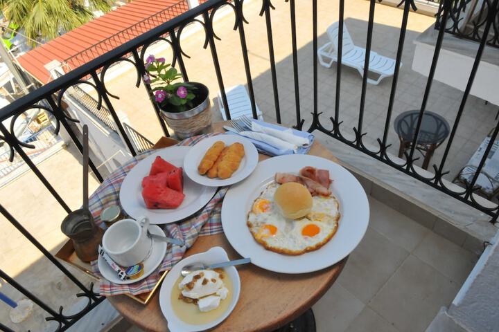 Breakfast/Coffee Service 12 of 16