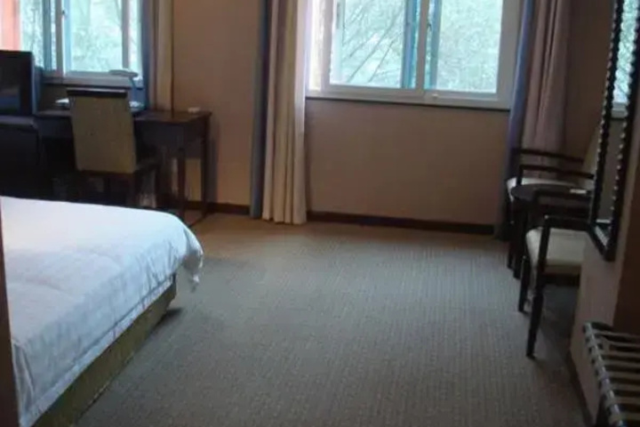 Room 7 of 9