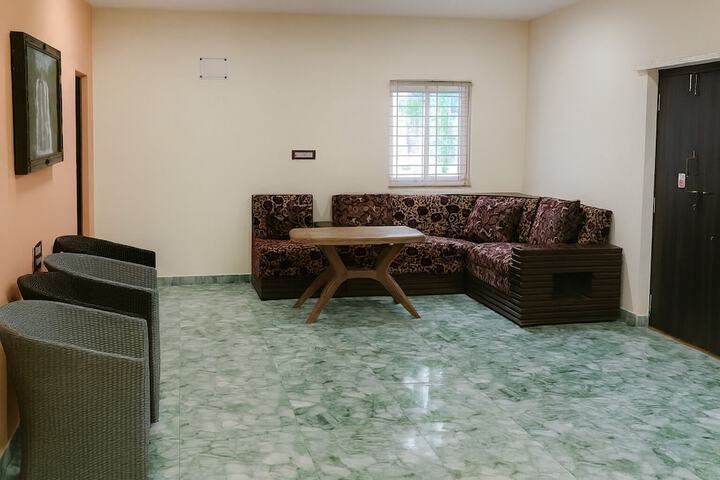 Ballroom/Hall 16 of 19