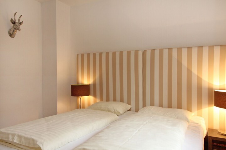 Room 2 of 52