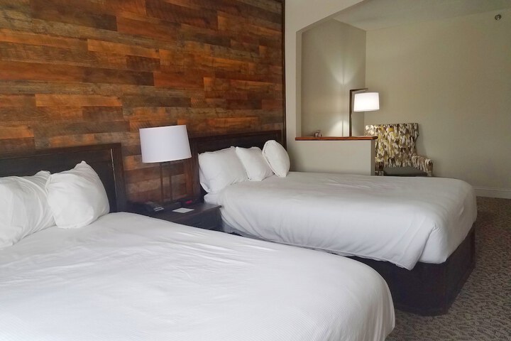 Room 2 of 33