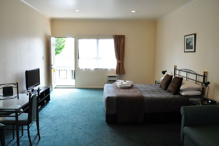 Room 8 of 32