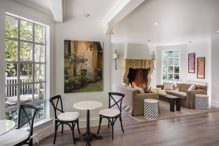 Breakfast area