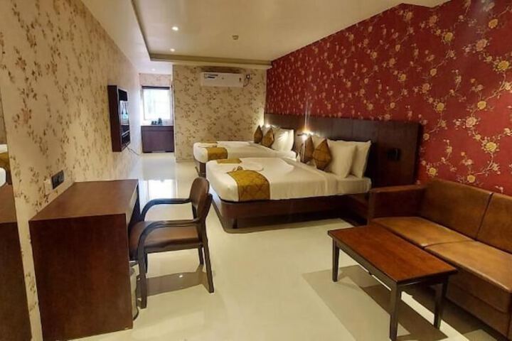 Room 4 of 28