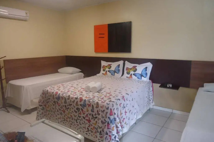 Room 4 of 16