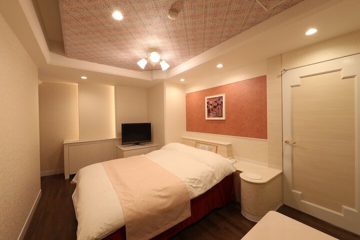 Room 2 of 15