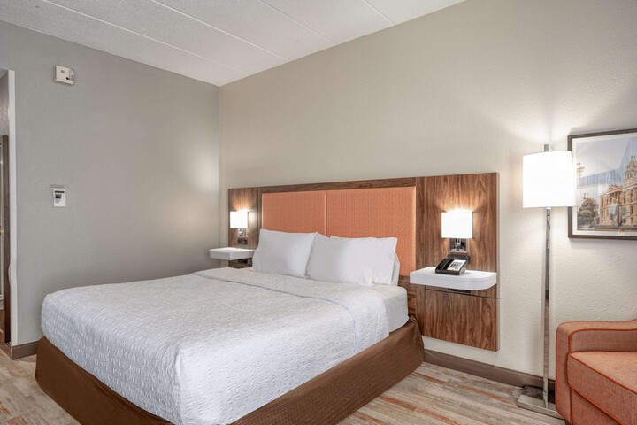 1 King Bed Accessible (8 of 13)