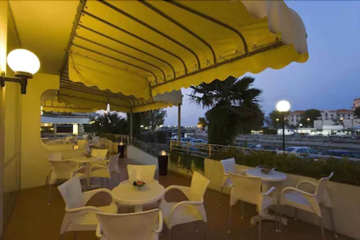 Terrace/Patio 43 of 45
