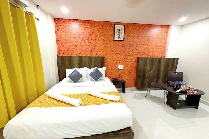 Room 7 of 42