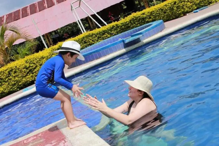 Pool 13 of 18
