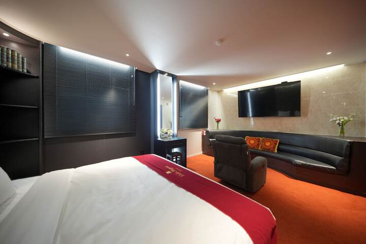 Room 20 of 115