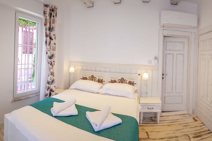 Room 16 of 52